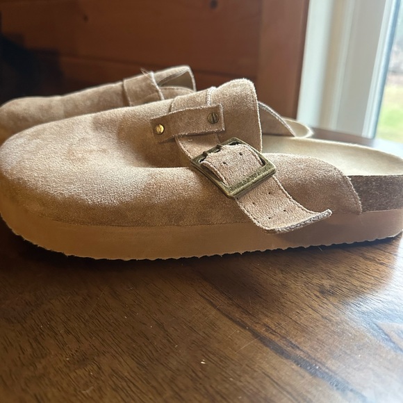 American Eagle Outfitters Women’s Suede Clogs - Tan - Picture 3 of 5